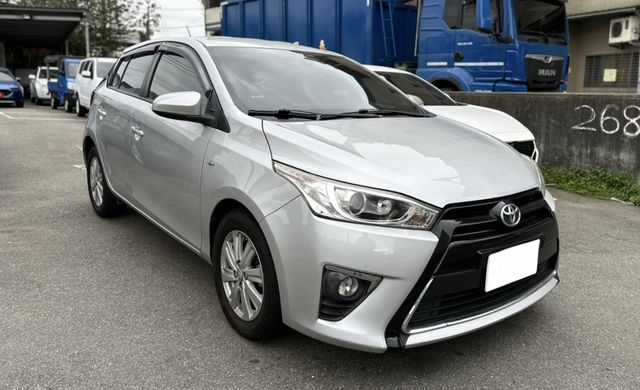 正2017 TOYOTA YARIS 大鴨 低里程僅跑8萬 認證車~  第3張相片