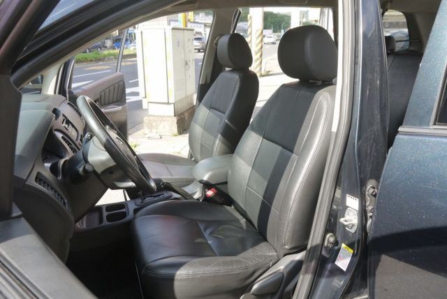 認證車 有保固 後座出風口 皮椅 雙安 露營 載貨皆可 可改貨車牌 INNOVA 2.0  第5張相片