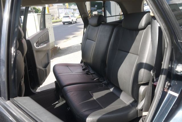 認證車 有保固 後座出風口 皮椅 雙安 露營 載貨皆可 可改貨車牌 INNOVA 2.0  第6張相片