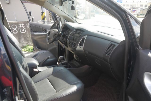 認證車 有保固 後座出風口 皮椅 雙安 露營 載貨皆可 可改貨車牌 INNOVA 2.0  第9張相片