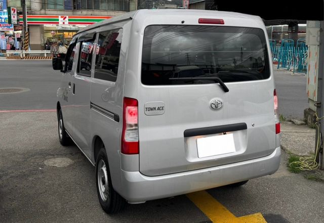 正2024 Town Ace Van 自排 廂型5人座 正一手車 原鈑件  第2張相片