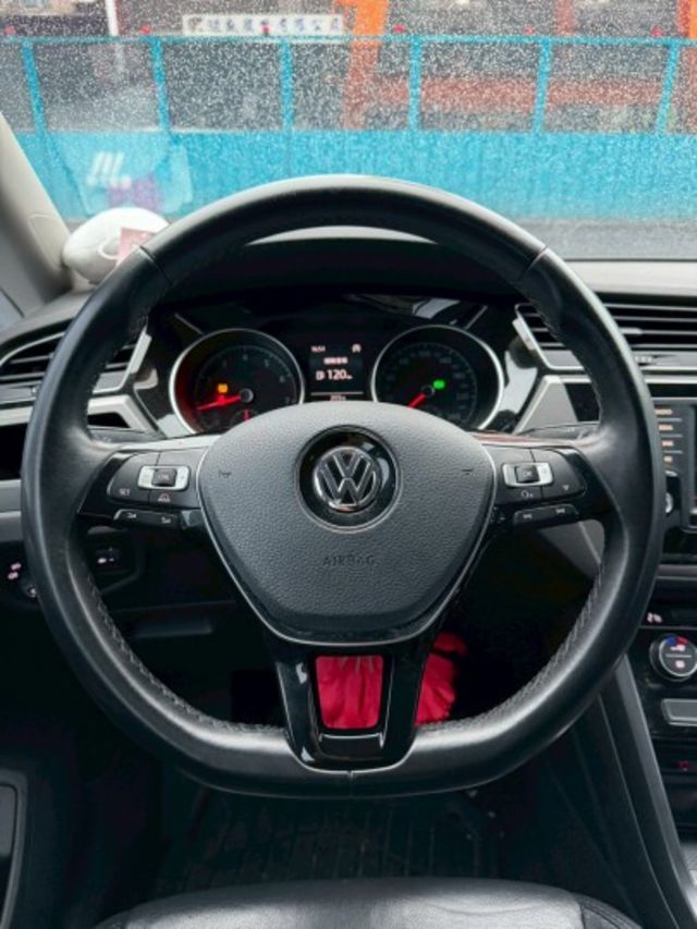 2011 VW TOURAN 僅跑11萬 優質車況  第4張相片