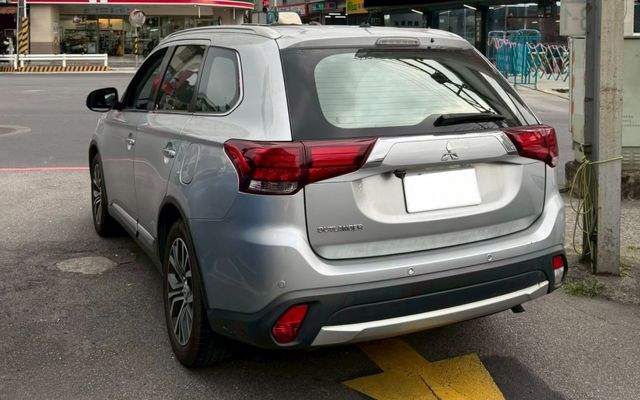 2017 Outlander 一手車 車況極優 認證車  第4張相片