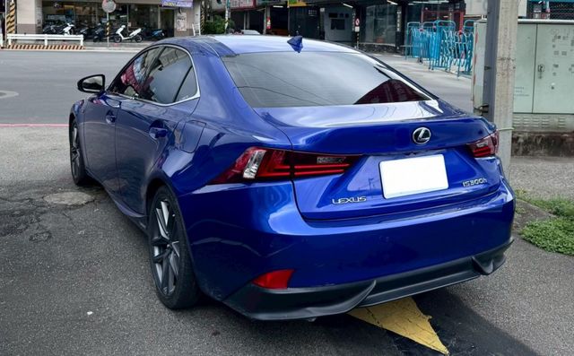 LEXUS IS300h F sport  高妥善率 優質車  第4張相片