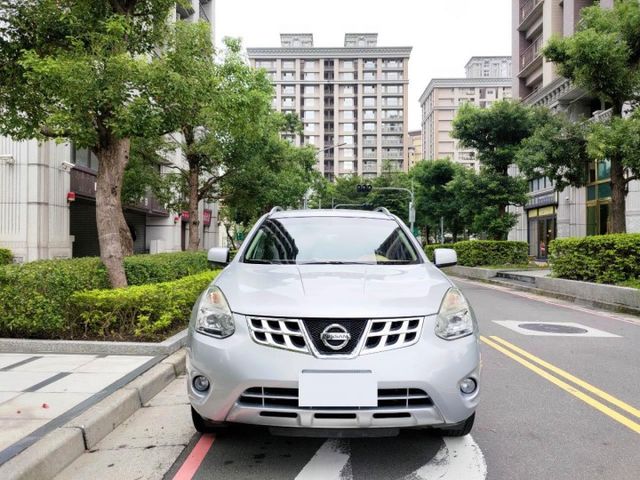 【認證車專賣店】 保證8萬KM、4WD、導航倒顯、恆溫、定速、原鈑件  第2張相片