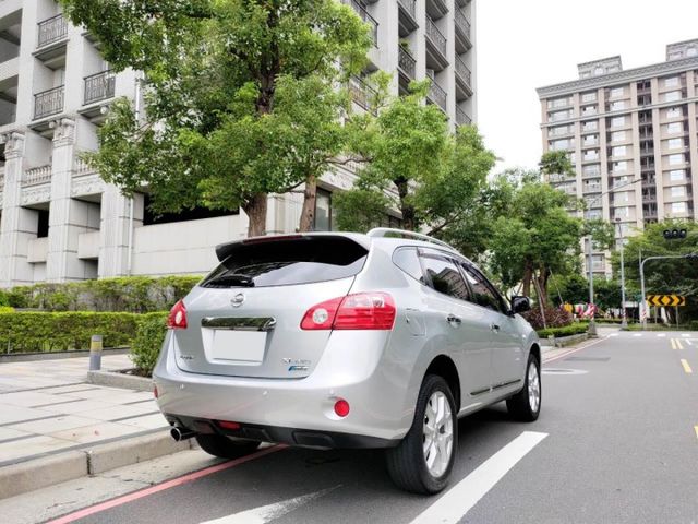 【認證車專賣店】 保證8萬KM、4WD、導航倒顯、恆溫、定速、原鈑件  第7張相片