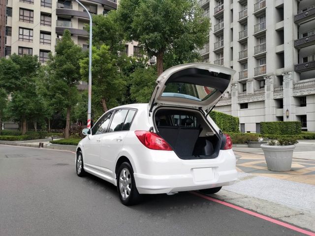 【認證車專賣店】SR空力套件、IKEY、恆溫、定速、原鈑件、五大保固、四條新胎  第5張相片