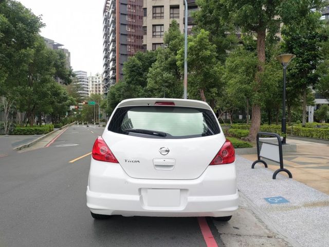 【認證車專賣店】SR空力套件、IKEY、恆溫、定速、原鈑件、五大保固、四條新胎  第6張相片
