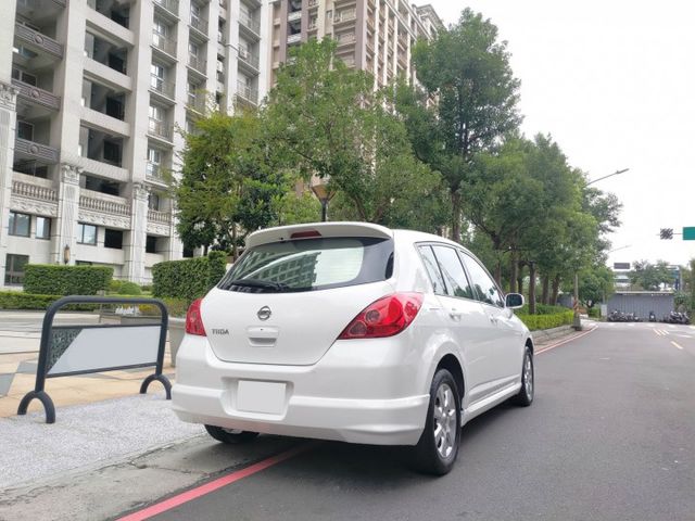 【認證車專賣店】SR空力套件、IKEY、恆溫、定速、原鈑件、五大保固、四條新胎  第7張相片
