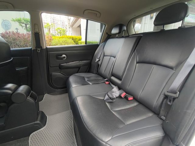 【認證車專賣店】SR空力套件、IKEY、恆溫、定速、原鈑件、五大保固、四條新胎  第16張相片
