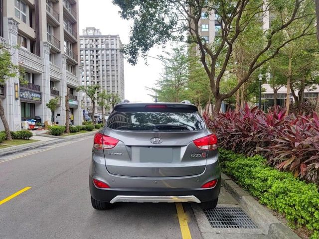 【認證車專賣店】 定速、恆溫、電動椅、三螢幕、馬牌新胎、原鈑件、五大保固  第6張相片