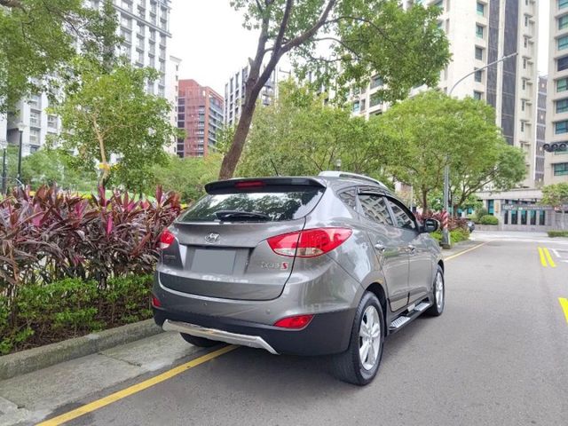 【認證車專賣店】 定速、恆溫、電動椅、三螢幕、馬牌新胎、原鈑件、五大保固  第7張相片