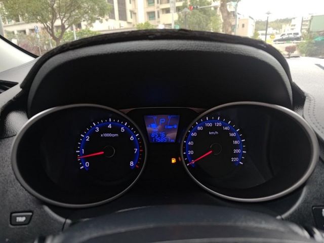 【認證車專賣店】 定速、恆溫、電動椅、三螢幕、馬牌新胎、原鈑件、五大保固  第9張相片