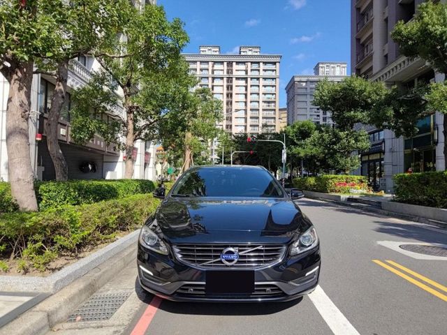 【認證車專賣店】自動停車、盲點、雙恆溫、定速、電動椅、四條新胎、原鈑件  第2張相片