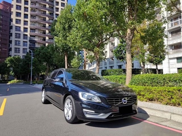【認證車專賣店】自動停車、盲點、雙恆溫、定速、電動椅、四條新胎、原鈑件  第3張相片