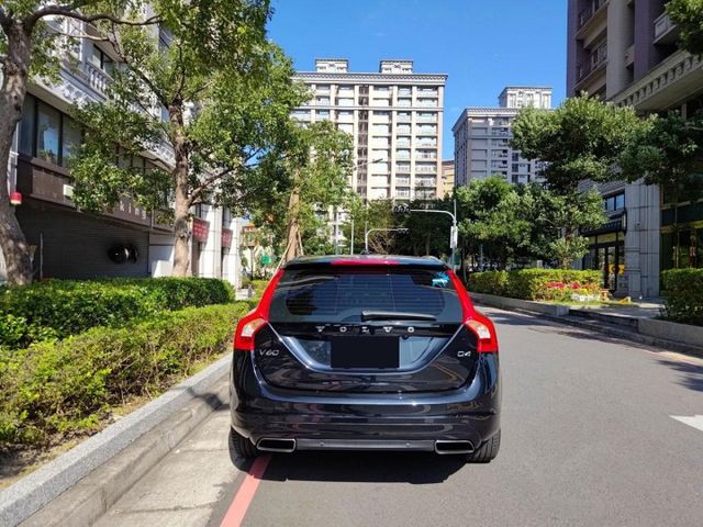 【認證車專賣店】自動停車、盲點、雙恆溫、定速、電動椅、四條新胎、原鈑件  第6張相片