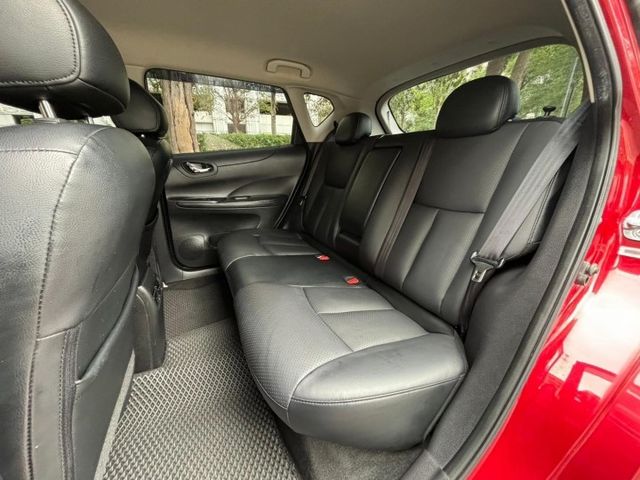 【認證車專賣店】IKEY、恆溫、定速、導航倒顯、原廠保養、四條新胎、五大保固  第16張相片