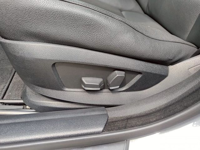 【認證車專賣店】一年僅跑1萬、正時鍊條已更換、IKEY啟動、定速、原鈑件  第10張相片