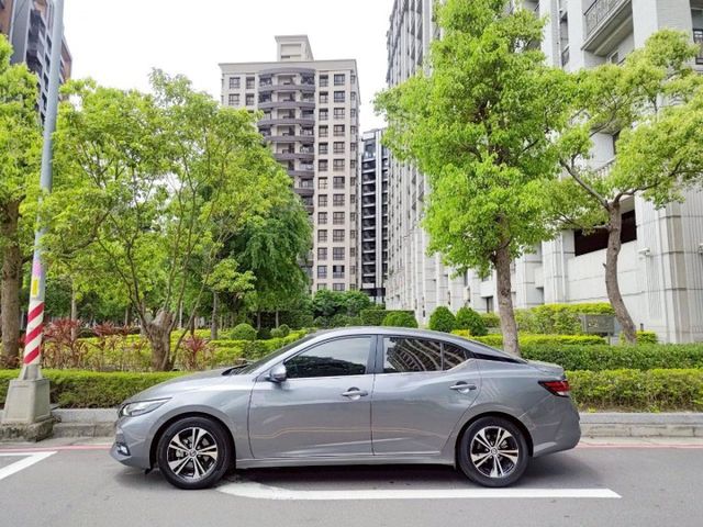 【認證車專賣店】盲點、環景、恆溫、CARPLAY、原鈑件、原廠保養、五大保固  第4張相片