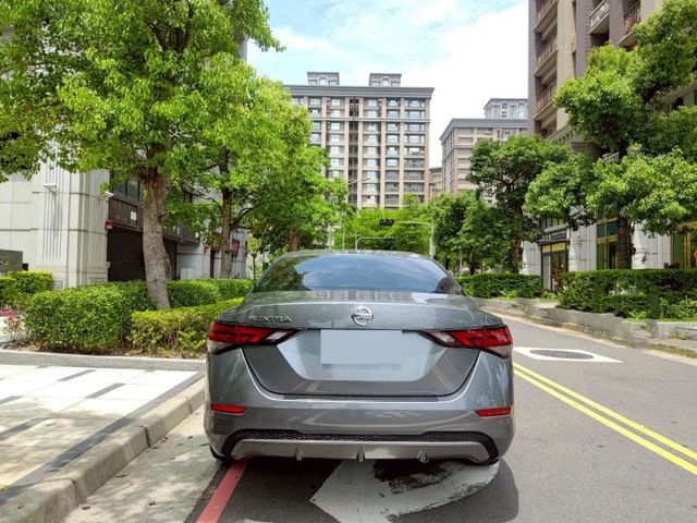【認證車專賣店】盲點、環景、恆溫、CARPLAY、原鈑件、原廠保養、五大保固  第6張相片