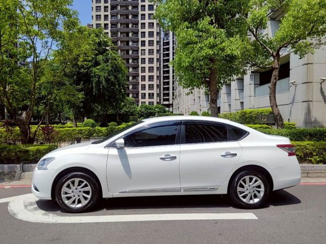 【原鈑件認證車】全台唯一、保證僅7千km、IKEY、導航倒顯、原廠保養、五大保固  第4張相片