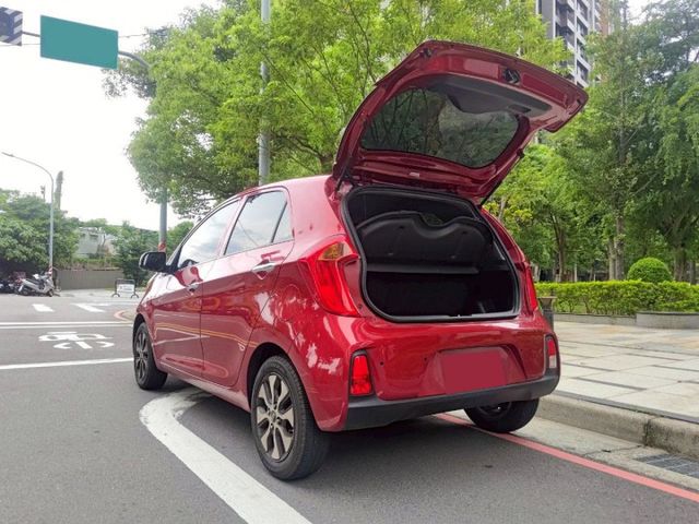 【認證車專賣店】保證5萬km、雙色鋁圈、導航倒顯、TCS防滑、原鈑件、五大保固  第5張相片
