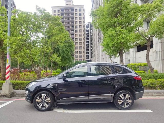 【認證車專賣店】旗艦型、6安、車道偏離、環景、定速、9成新胎、原鈑件、五大保固  第4張相片