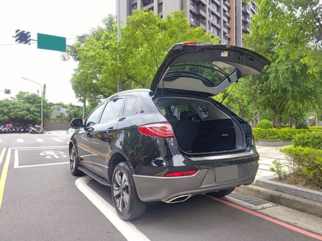 【認證車專賣店】旗艦型、6安、車道偏離、環景、定速、9成新胎、原鈑件、五大保固  第7張相片