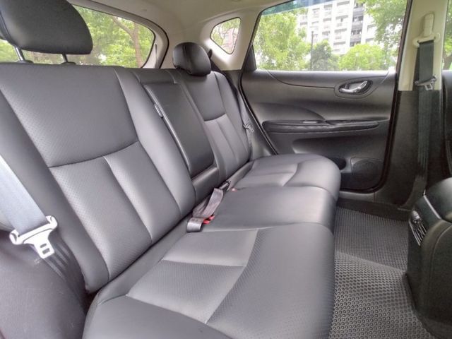【認證車專賣店】保證6萬km、IKEY、恆溫、定速、原鈑件、原廠保養、五大保固  第16張相片