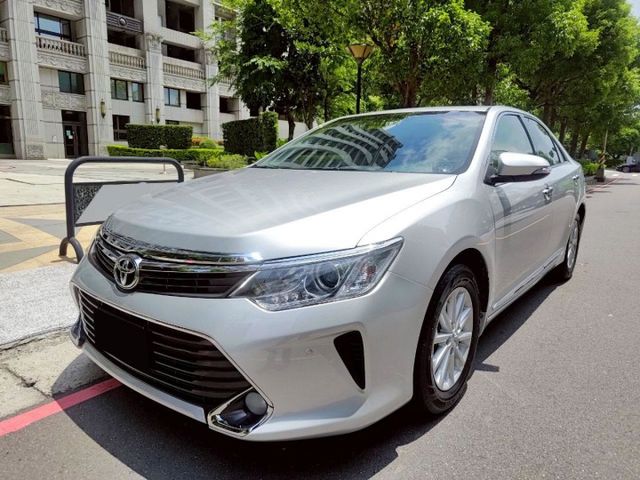 【認證車專賣店】尊爵版、天窗、4安、TCS防滑、導航、IKEY、定速、五大保固  第1張相片