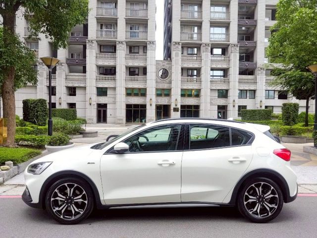 【原鈑件認證車】任性版、保證2萬Km、LV2、電動椅、B&Q音響、IKEY、原廠保養  第4張相片
