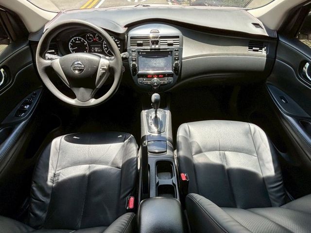 【全場認證里程保證】IKEY、定速、導航倒顯、恆溫、五大保固、0頭款～可全額貸  第9張相片