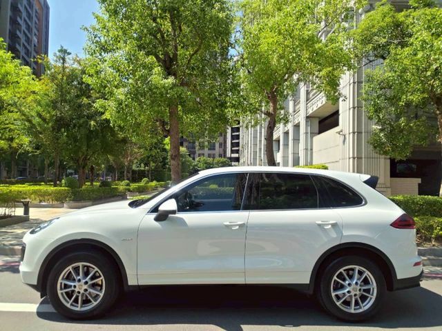 【全場認證里程保證】小改款、僅9萬KM、天窗、14向電動椅、中文多媒體影音、原廠保養  第4張相片