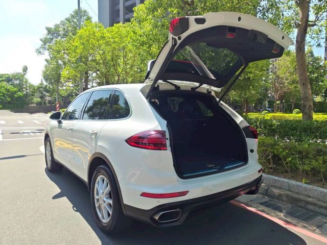 【全場認證里程保證】小改款、僅9萬KM、天窗、14向電動椅、中文多媒體影音、原廠保養  第5張相片