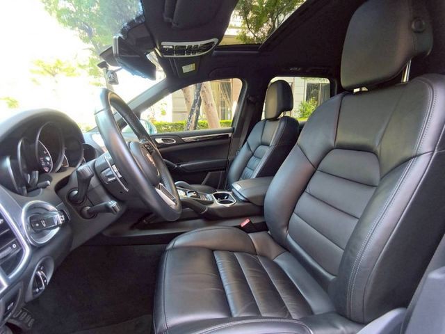 【全場認證里程保證】小改款、僅9萬KM、天窗、14向電動椅、中文多媒體影音、原廠保養  第9張相片