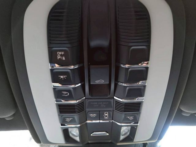 【全場認證里程保證】小改款、僅9萬KM、天窗、14向電動椅、中文多媒體影音、原廠保養  第13張相片