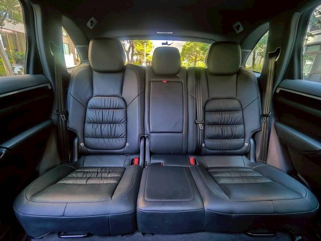 【全場認證里程保證】小改款、僅9萬KM、天窗、14向電動椅、中文多媒體影音、原廠保養  第14張相片