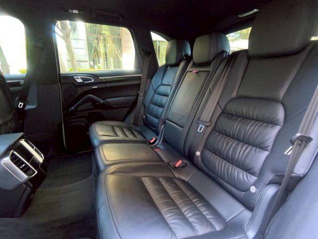 【全場認證里程保證】小改款、僅9萬KM、天窗、14向電動椅、中文多媒體影音、原廠保養  第15張相片