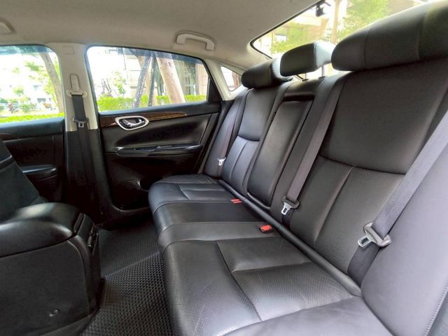 【全場認證里程保證】IKEY、定速、雙恆溫、導航倒顯、原鈑件、五大保固  第17張相片