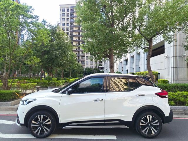 【全場認證里程保證】旗艦、黑白雙色、盲點、環景、車偏、側邊影像、原鈑原廠保養  第4張相片