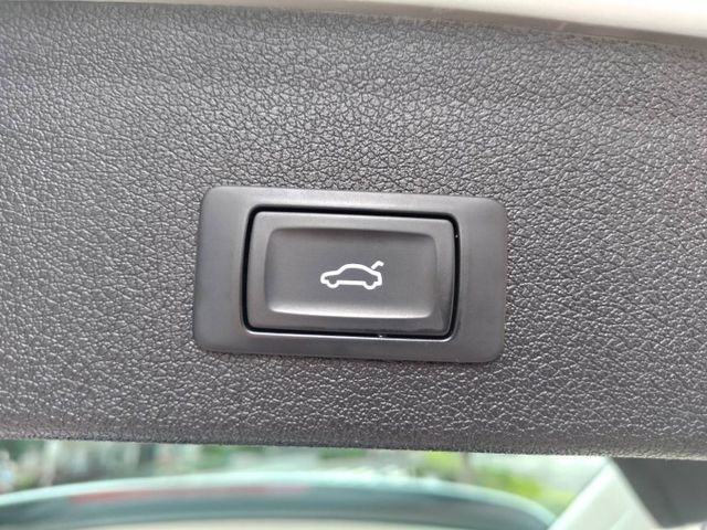 【全場認證里程保證】全景天窗、電尾門、IKEY、雙電動椅、定速、原鈑件  第16張相片