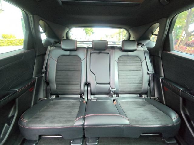 【全場認證里程保證】ST-LINE、空力套件、FSK冰鑽、LV2、原鈑原廠延保  第17張相片