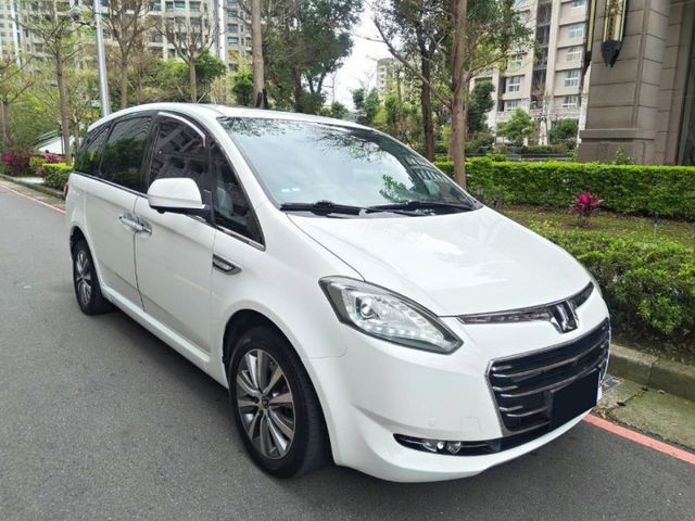 【全場認證里程保證】旗艦型、僅跑10萬、前後雙大螢幕、盲區鏡頭、雙電滑門、原鈑件  第3張相片