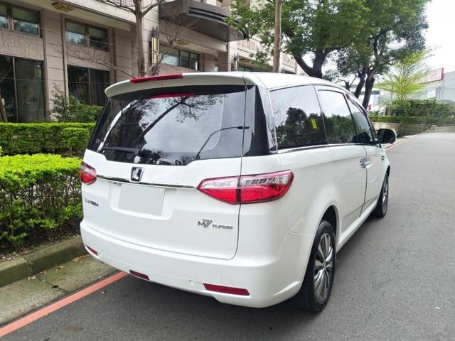 【全場認證里程保證】旗艦型、僅跑10萬、前後雙大螢幕、盲區鏡頭、雙電滑門、原鈑件  第7張相片