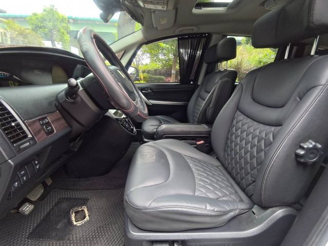 【全場認證里程保證】旗艦型、僅跑10萬、前後雙大螢幕、盲區鏡頭、雙電滑門、原鈑件  第8張相片