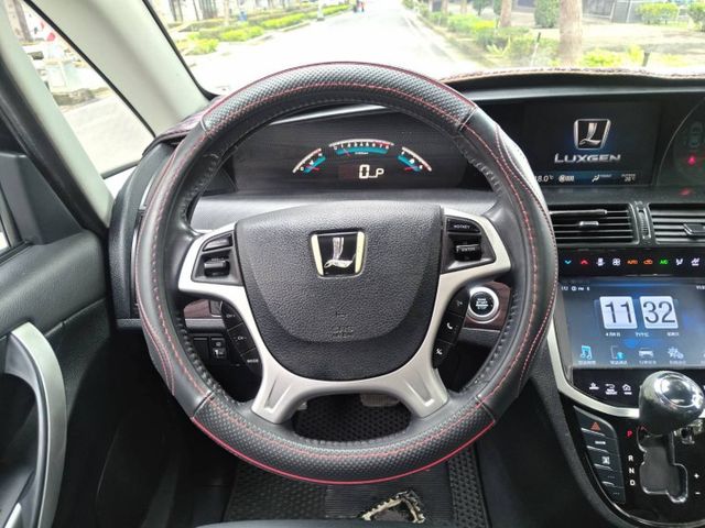 【全場認證里程保證】旗艦型、僅跑10萬、前後雙大螢幕、盲區鏡頭、雙電滑門、原鈑件  第9張相片