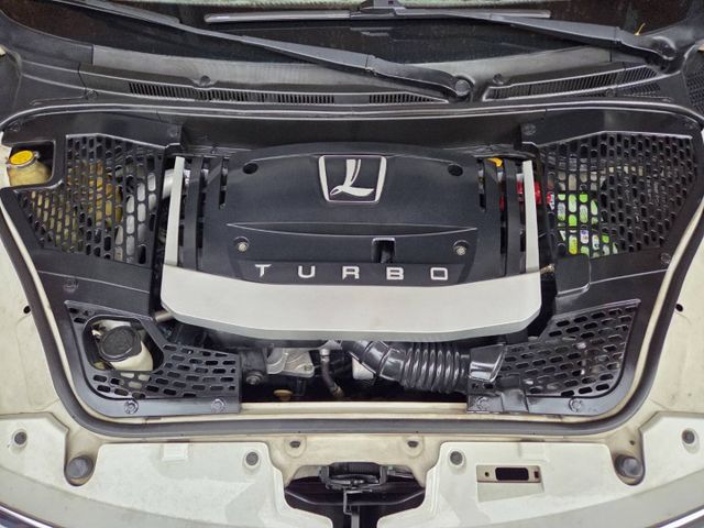 【全場認證里程保證】旗艦型、僅跑10萬、前後雙大螢幕、盲區鏡頭、雙電滑門、原鈑件  第20張相片