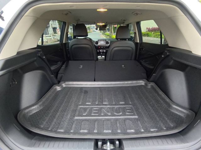 【全場認證里程保證】小改款、僅4萬KM、藍白雙色、定速、自動煞停、原鈑原廠延保  第18張相片