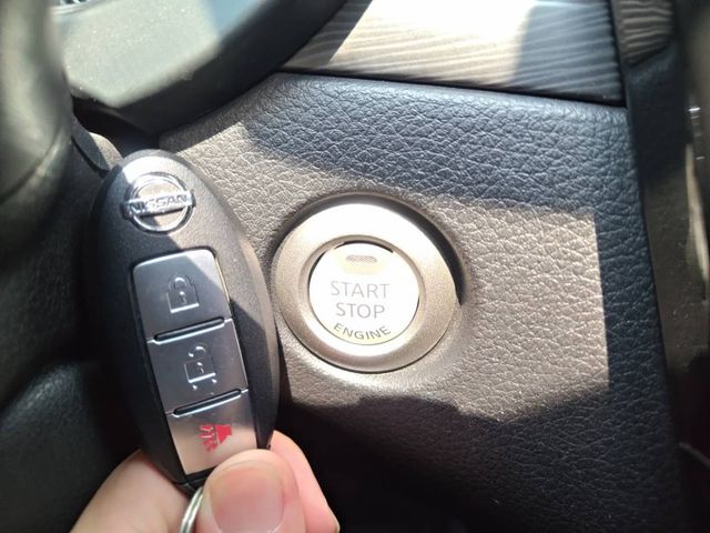 【全場認證里程保證】僅跑8萬km、IKEY、定速、導航倒顯、原廠保養、五大保固  第13張相片