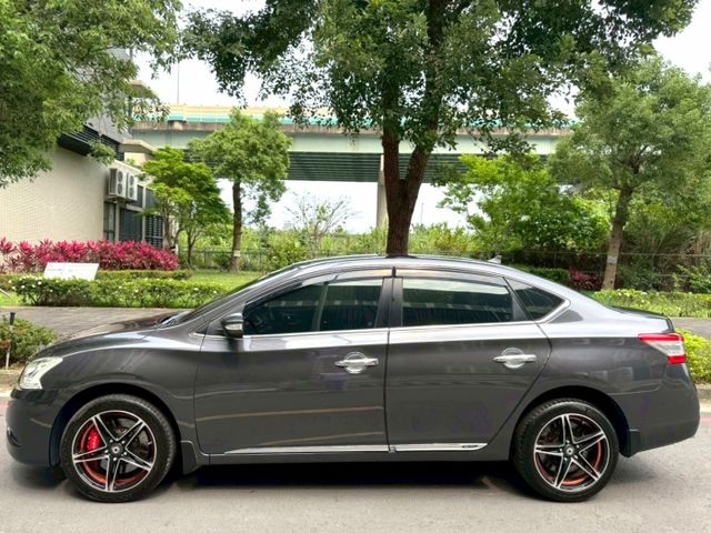 【全場認證里程保證】17吋鋁圈、世盟對四卡鉗、後加大碟盤、10吋安卓機、導航倒顯  第5張相片